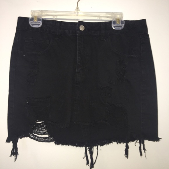 Black denim skirt - Picture 3 of 4
